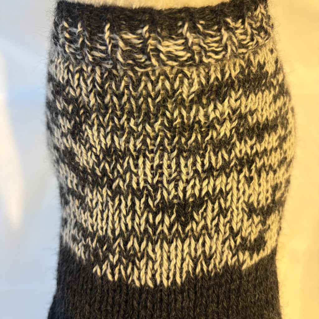 Dog (pet) sweater with long sleeves, Small (11-25 lbs)