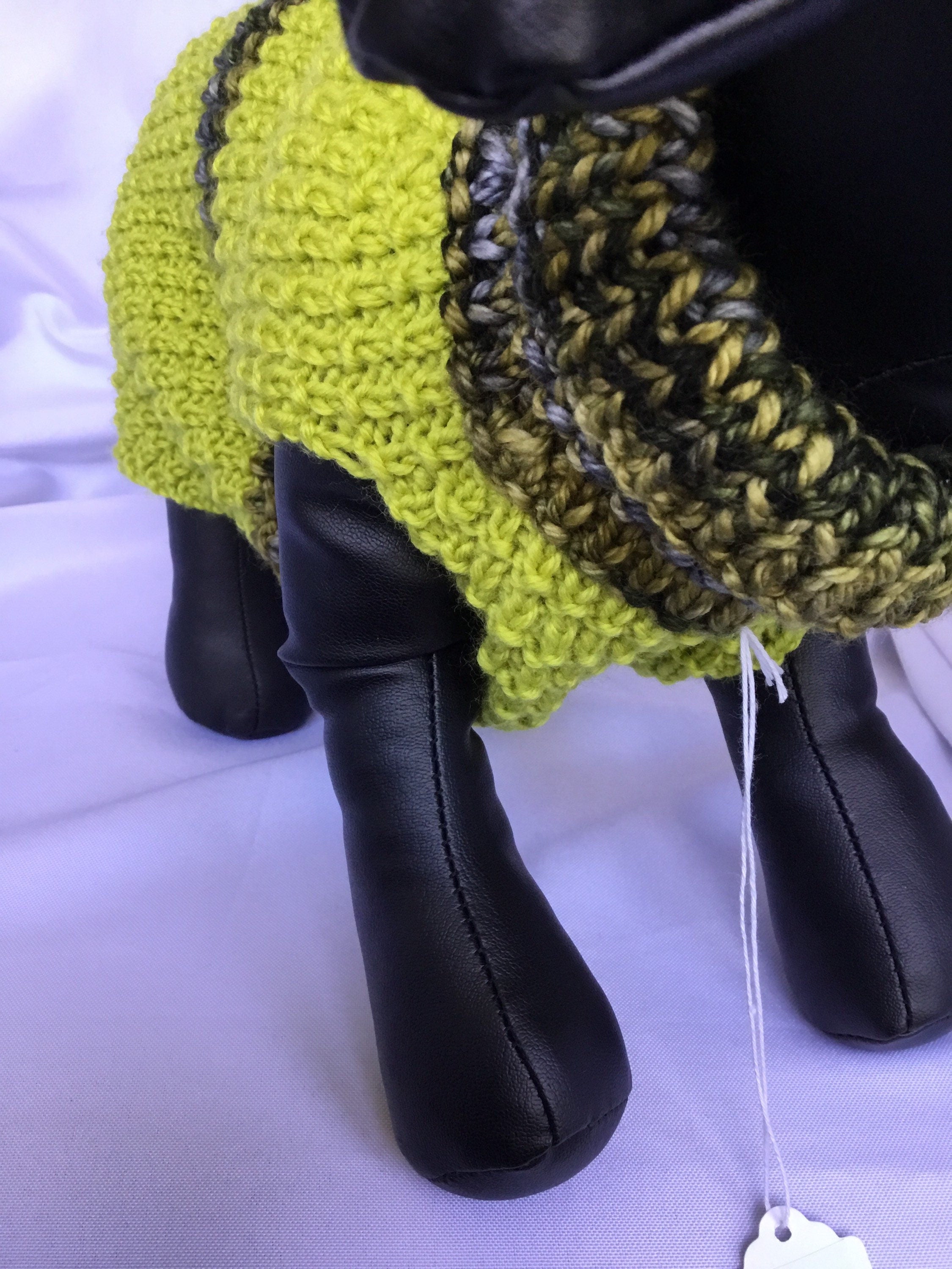 Dog (pet) sweater (Medium)