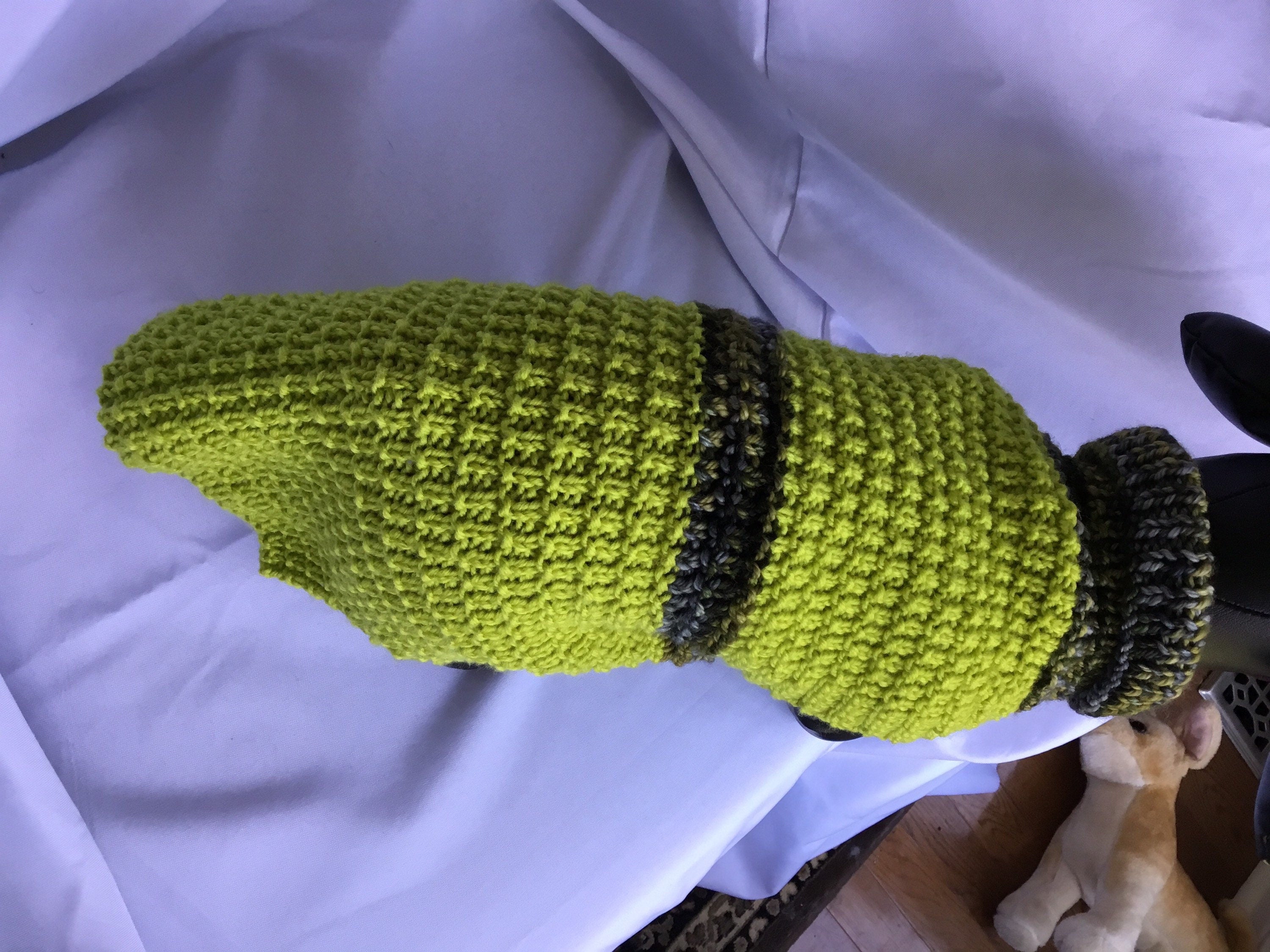 Dog (pet) sweater (Medium)