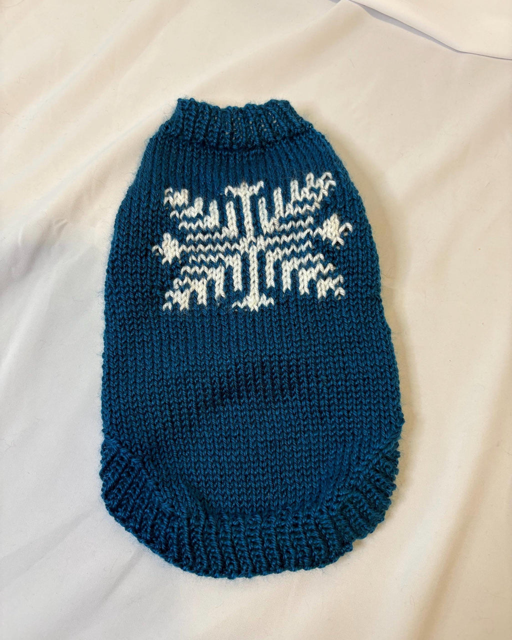 Dog (pet) Snowflake sweater, Small (11-25 lbs)