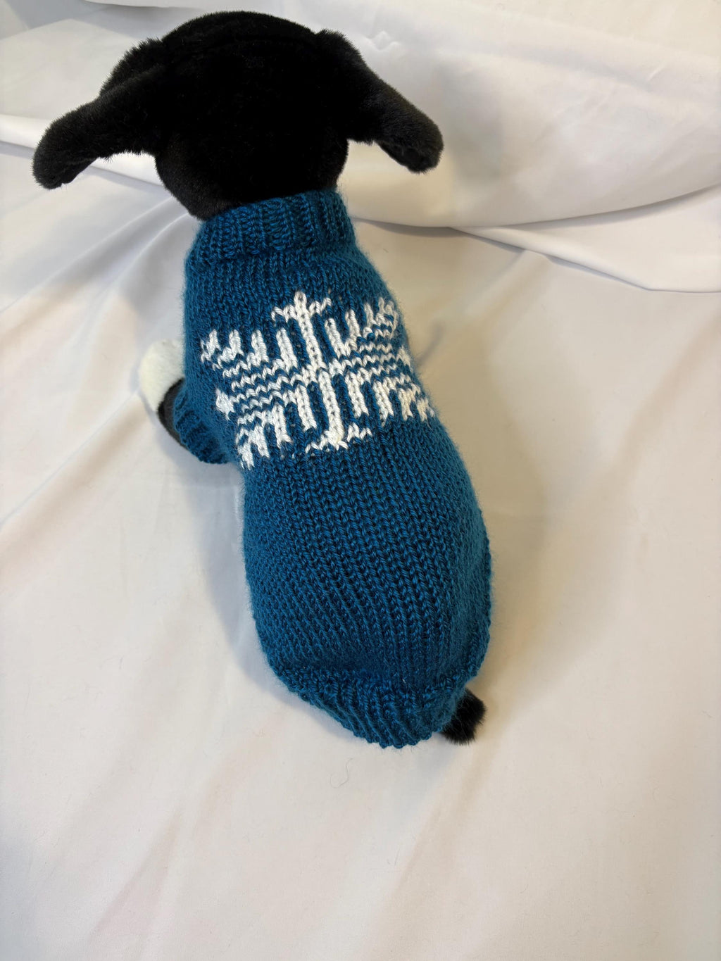 Dog (pet) Snowflake sweater, Small (11-25 lbs)