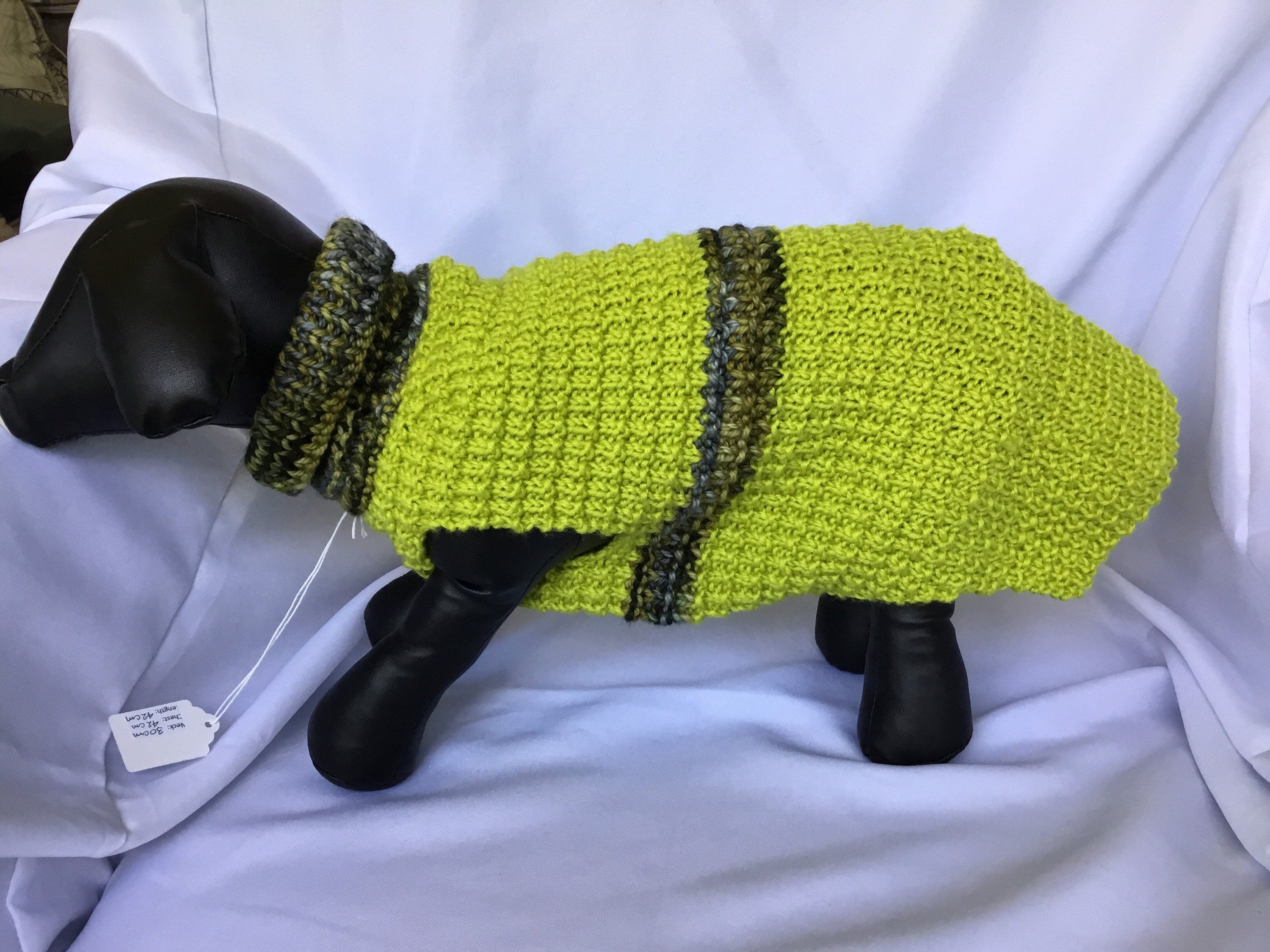 Dog (pet) sweater (Medium)