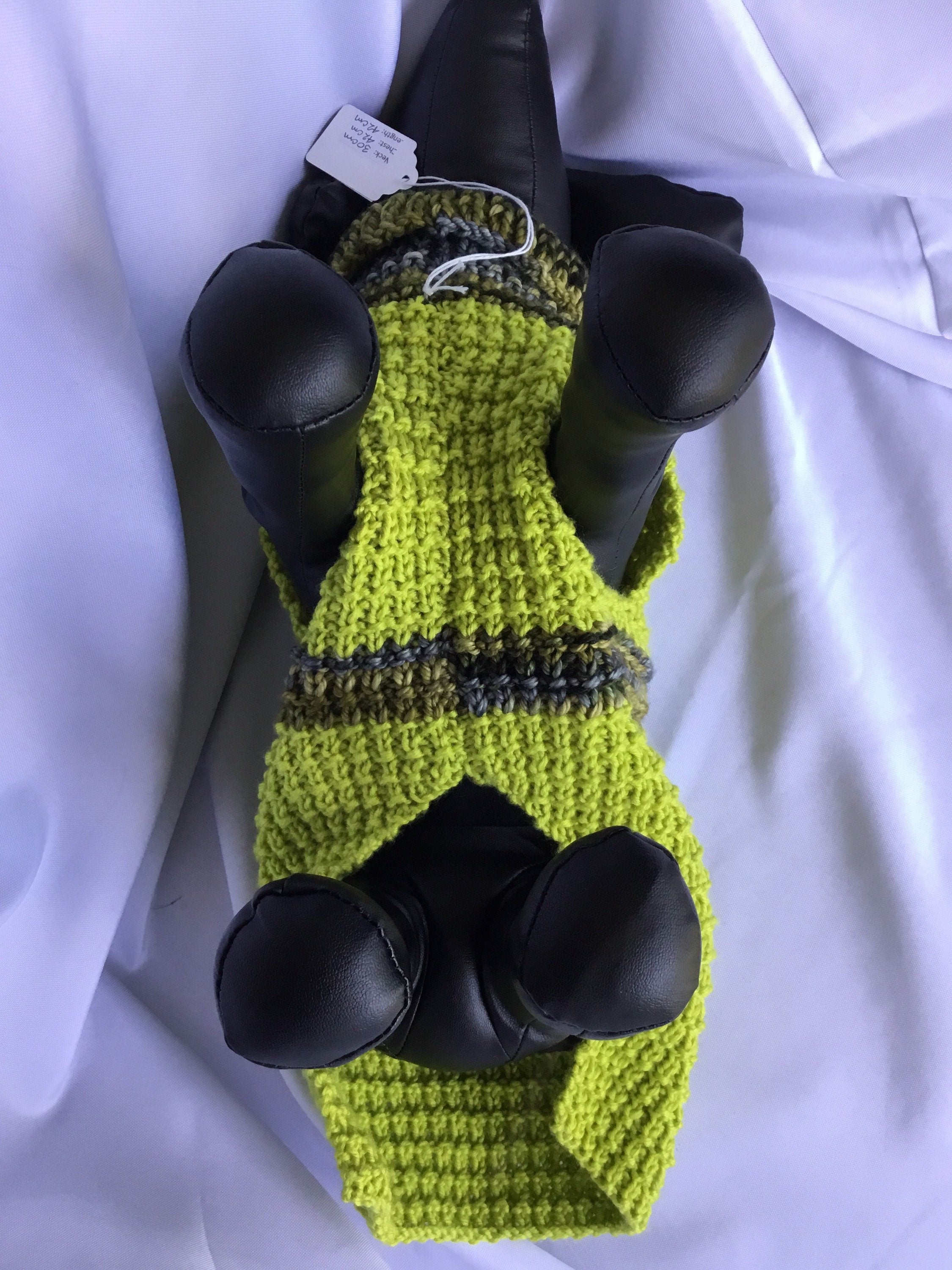 Dog (pet) sweater (Medium)
